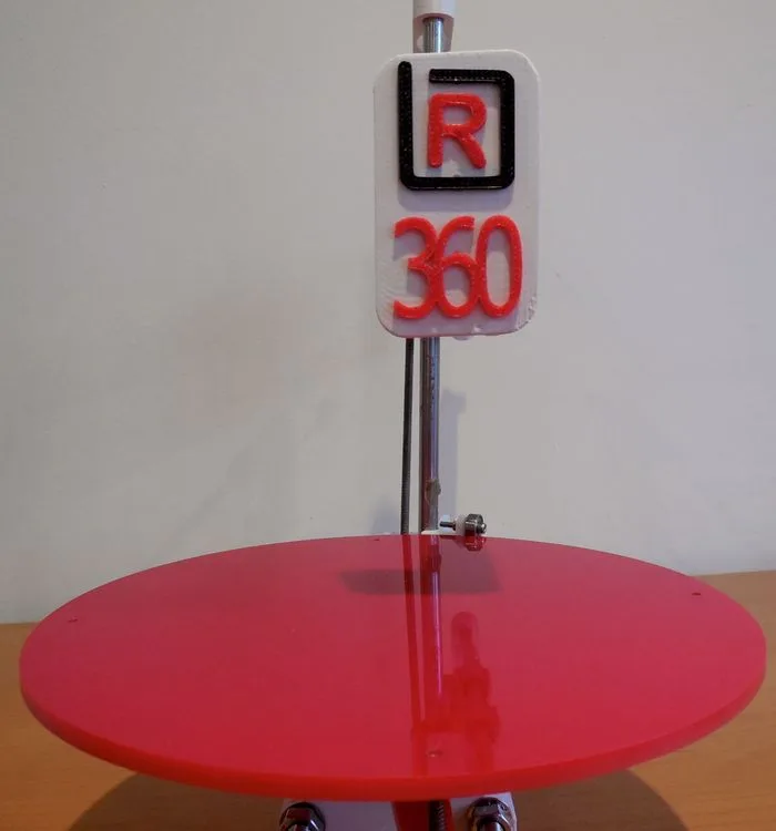 R-360 the (self dubbed) most simple and modular 3D printer is campaigning on Kickstarter
