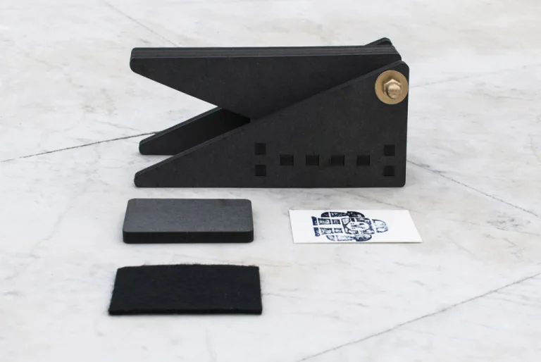 Stampomatica, the Opensource 3D letterpress is raising funds on Indiegogo!