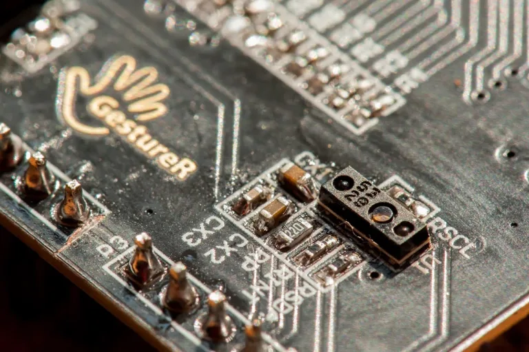 GestureR Arduino-compatible Gesture Sensing Module is on Kickstarter