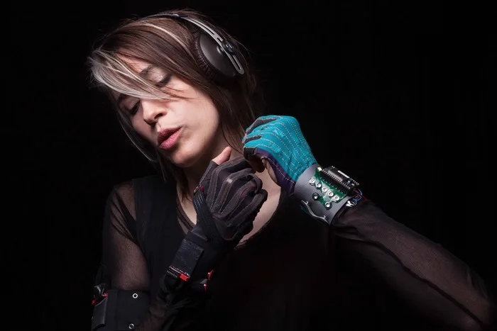 Imogen Heap crowdfunding an Open Source version of Musical Glowes