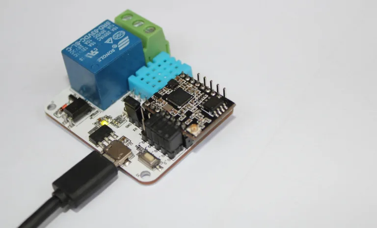 xWifi, a fingertip-sized, Open Source, wifi module, is on Indiegogo