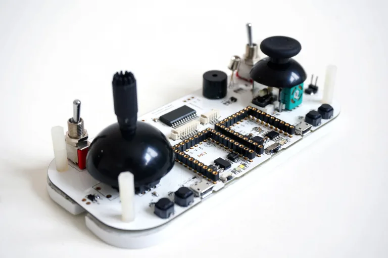 Microduino-Joypad: an open source Smart controller from Microduino
