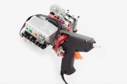 ‘Monomateriality’ — Student Creates Amazing Art With Handheld Lego 3D Printer – 3DPrint.com