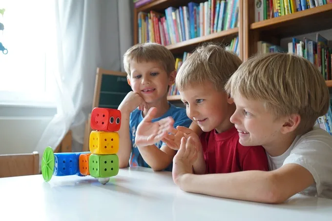 Robo Wunderkind: a programmable robot for kids of all ages, on Kickstarter