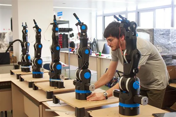 BCN3D Technologies develops open source 3D printed ‘Moveo’ robotic arm for schools