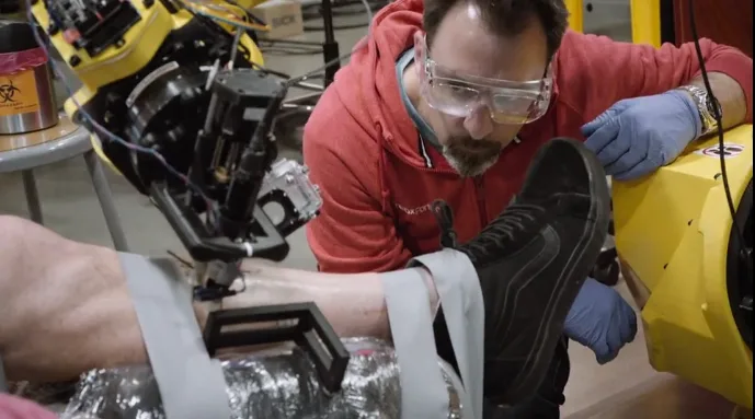 “Tatoué” Evolves from Hacked 3D Printer to Giant Robotic Tattooing Machine