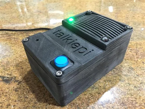 3D printed Rasberry Pi Walkie-Talkie: perfect for your kids!