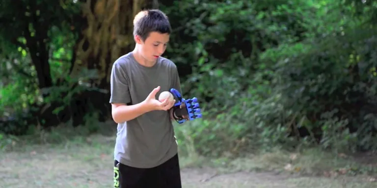 Volunteers Make 3D-Printed Prosthetic Hands for Kids