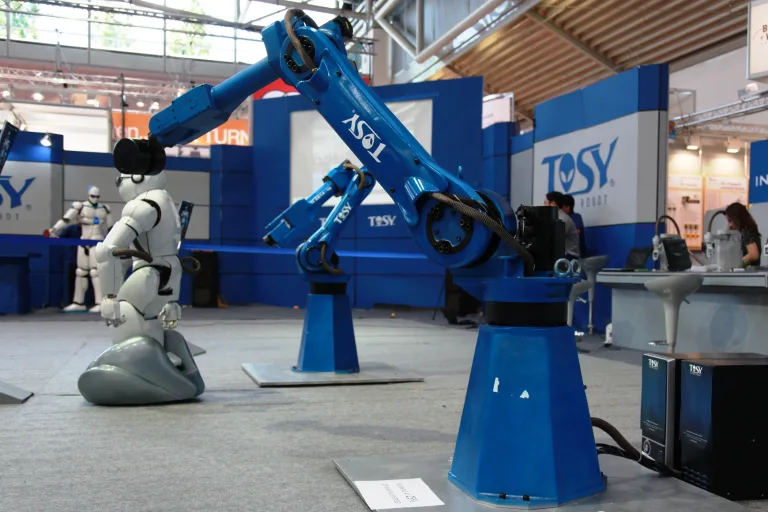 Chinese factory replaces 90% of human workers with robots.