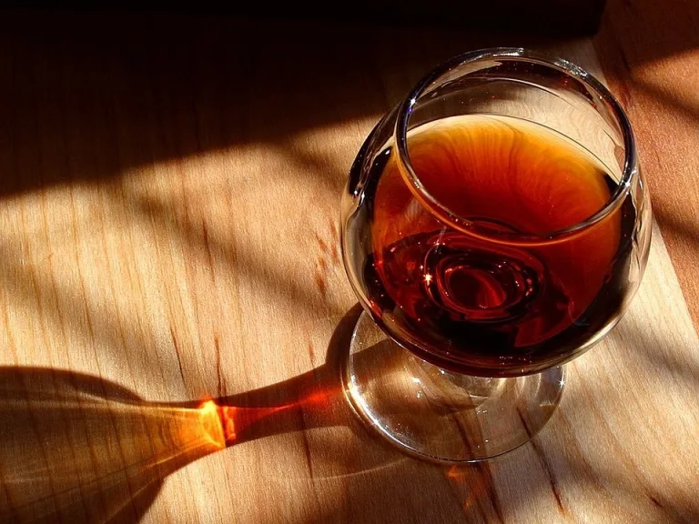 Ultrasound to aging wine