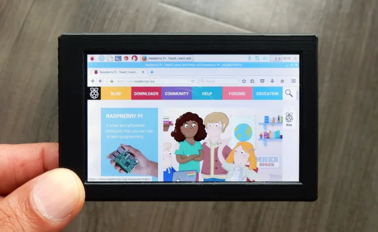 Noodle Pi – The Complete Linux Handheld/Wearable Computer