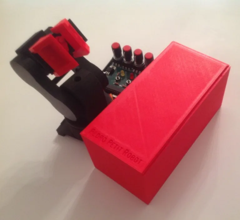 Pedro Petit Robot: 3D Printed Robotic Arm Fun and Safe to Learn