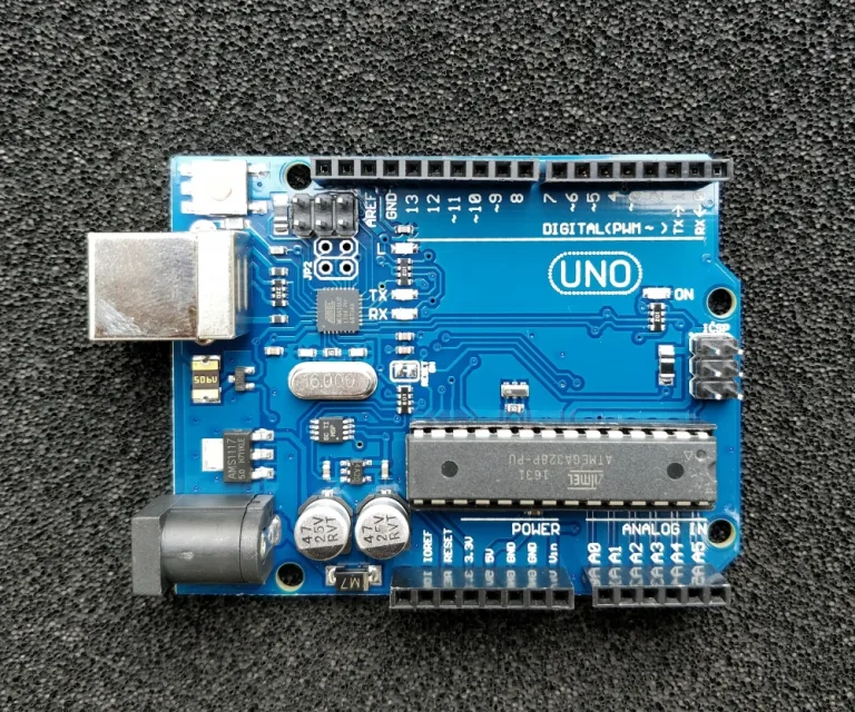 OpenStore: UNO board with ATmega328P and ATmega16U2