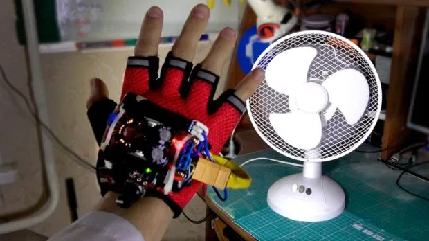 How To Manipulate Time with This Magic Arduino Led Glove