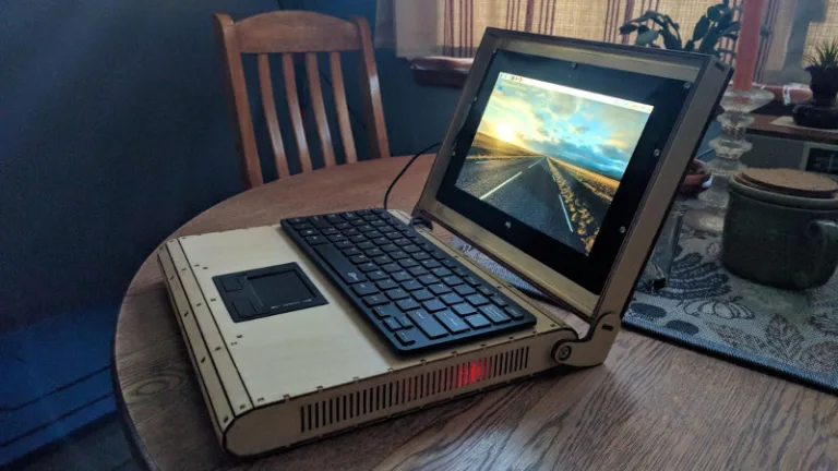 Fully Customizable Plywood Laptop