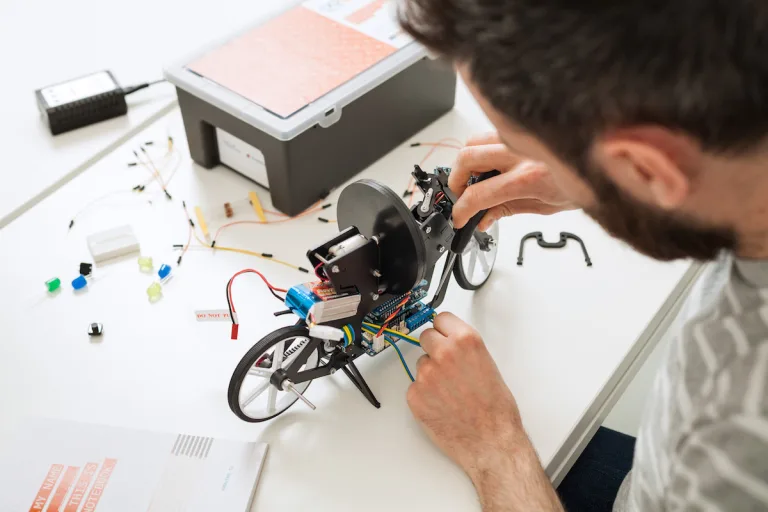 Arduino Engineering Kit is the ideal solution for university students