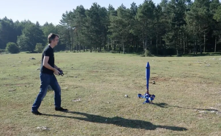 DIY an Arduino-Powered SpaceX-Style Electric Rocket