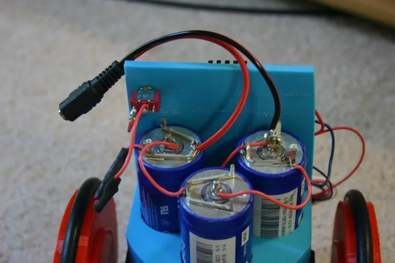 Little Flash is a Supercapacitor Rover That Charges in 10 Seconds