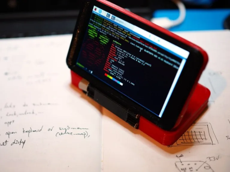 hgTerm: Attractive DIY Raspberry Pi Powered Mini Laptop
