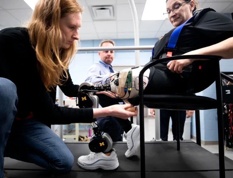 Open Source Low-Cost, Portable and High-Performance Bionic Leg