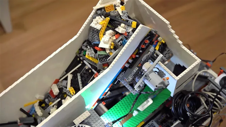 Lego Machine Uses Machine Learning To Sort Itself Out