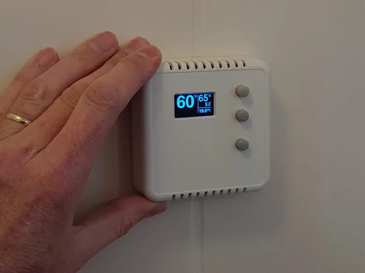 Bathroom ventilation fan controller with Arduino