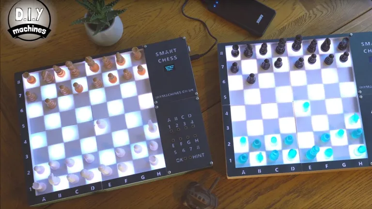 A Smart Chessboard to play online with friends