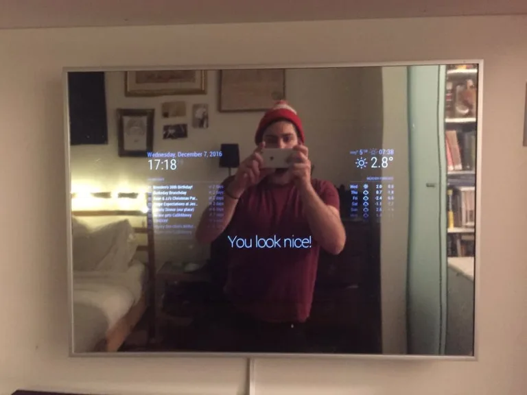 Smart mirror with Raspberry Pi