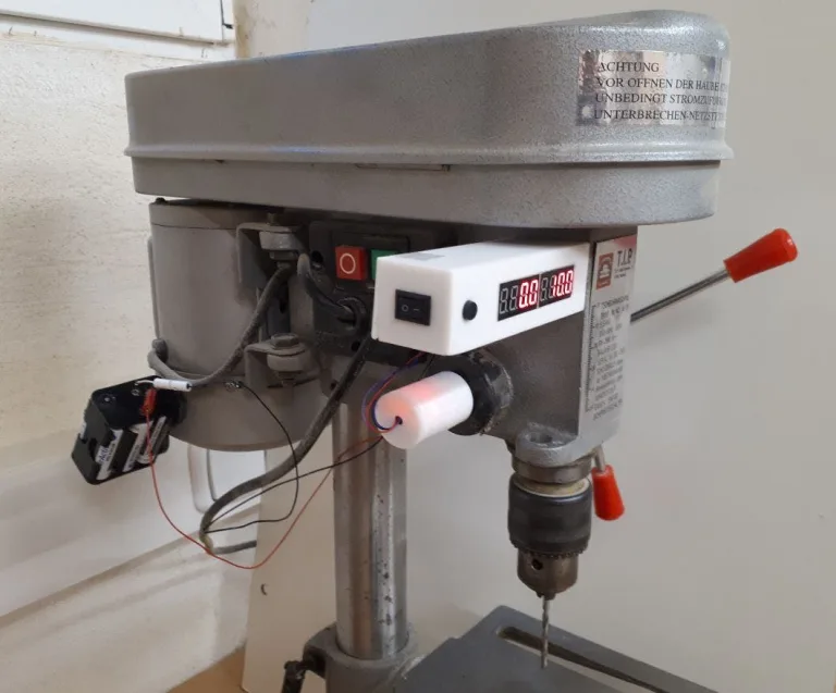 Drill depth display with gyro sensor