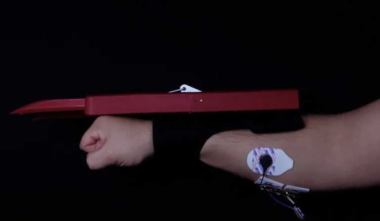 Muscle-controlled Wolverine bionic claws