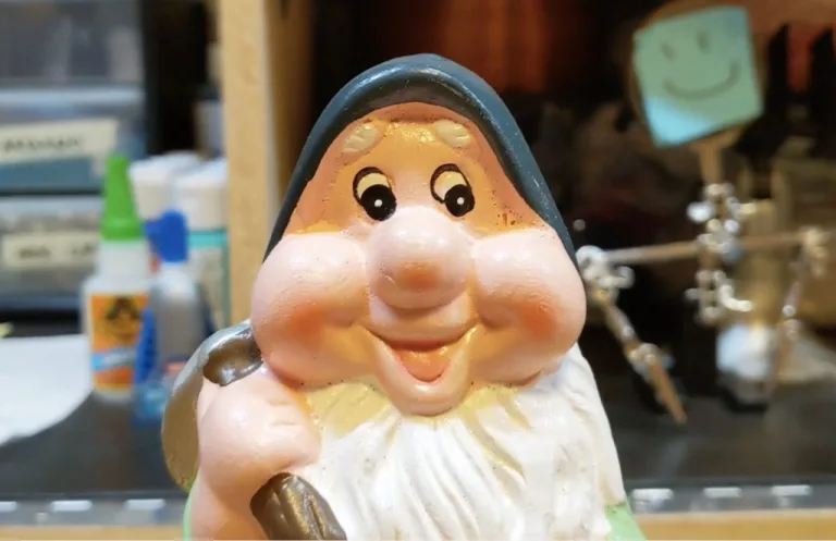 Garden gnome screams at whoever picks it up