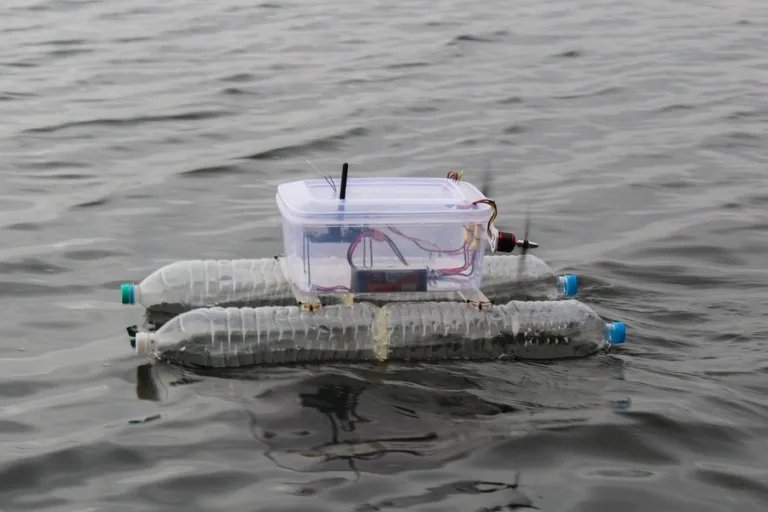 Long range autonomous boat