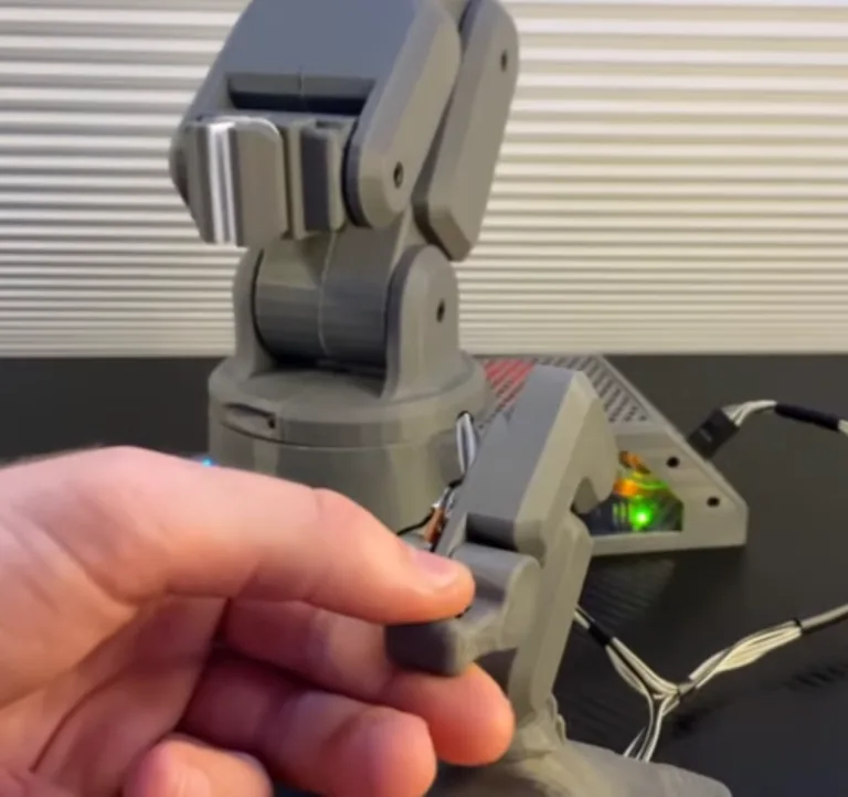 Learn How to Design and Control a Robotic Arm with Arduino and Fusion 360