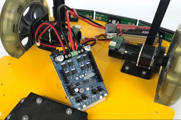 2 DC Motor / 1 Stepper Motor Driver Shield - 10 A - Image 5