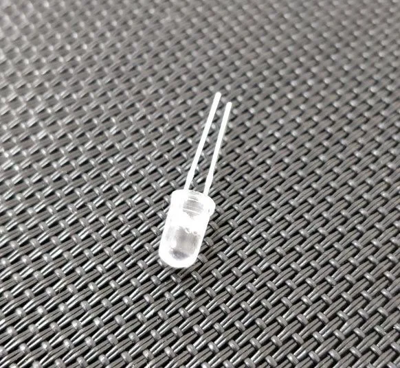 5 mm yellow flickering candle-flame LED - Image 1