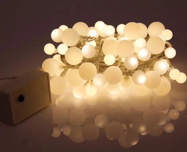 Animated string light with 90 LED bulbs - warm white - Image 1