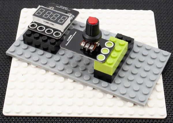 Advanced LEGO-compatible Electronics Kit for Arduino and Raspberry Pi - Image 4