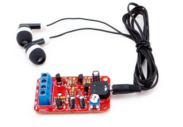 White noise generator with earphones